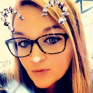 Meet your Posher, Suzanne